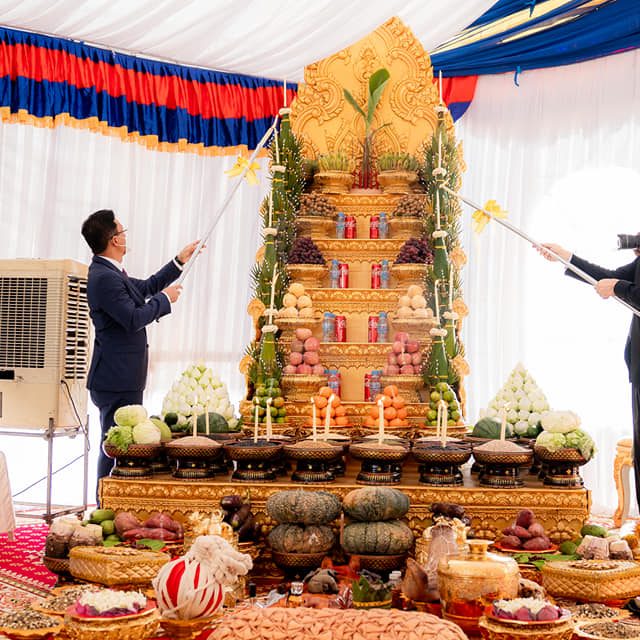 ការអញ្ជើញចូលរួមក្នុងពិធីសម្ពោធបើកការដ្ឋានសាងសង់ឃ្លាំងភណ្ឌាគារគយមានដែនកំណត់(Customs Bonded Warehouse) របស់ក្រុមហ៊ុន អុីអន ម៉ល (ខេមបូឌា) ឡូជី ផ្លាស ឯ.ក នៅក្នុងតំបន់សេដ្ឋកិច្ចពិសេសកំពង់ផែក្រុងព្រះសីហនុ