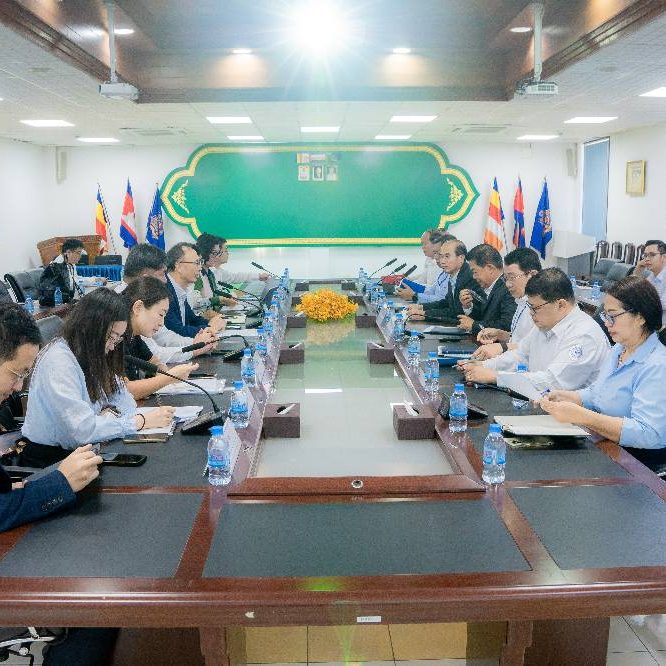 Held a discussion meeting with the Delegates of China Banks