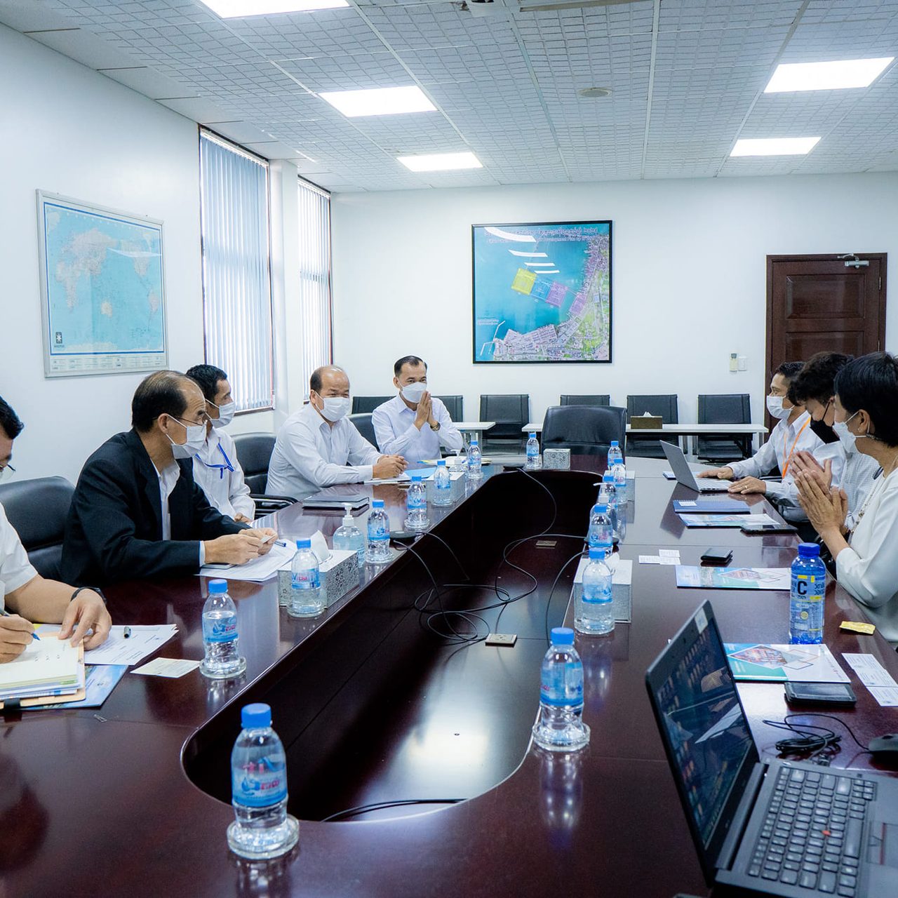 welcomed and held a discussion meeting with Mrs. Jutharat Chantarasamutr, Head of CLMVT Region and colleagues from Regional Container Lines (RCL)