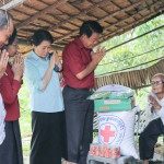 ឯកឧត្តម លូ គឹមឈន់ បានចុះដាក់ថ្នាំអាបែតជូនបងប្អូនប្រជាពលរដ្ឋ នៅស្រុកព្រៃនប់ ខេត្តព្រះសីហនុ