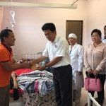 ឯកឧត្តម លូ គឹមឈន់ បាននាំយកអំណោយសម្តេចកិត្តិព្រឹទ្ធបណ្ឌិត ជូនគ្រួសារដែលទើបសំរាលបានកូនភ្លោះ ៣