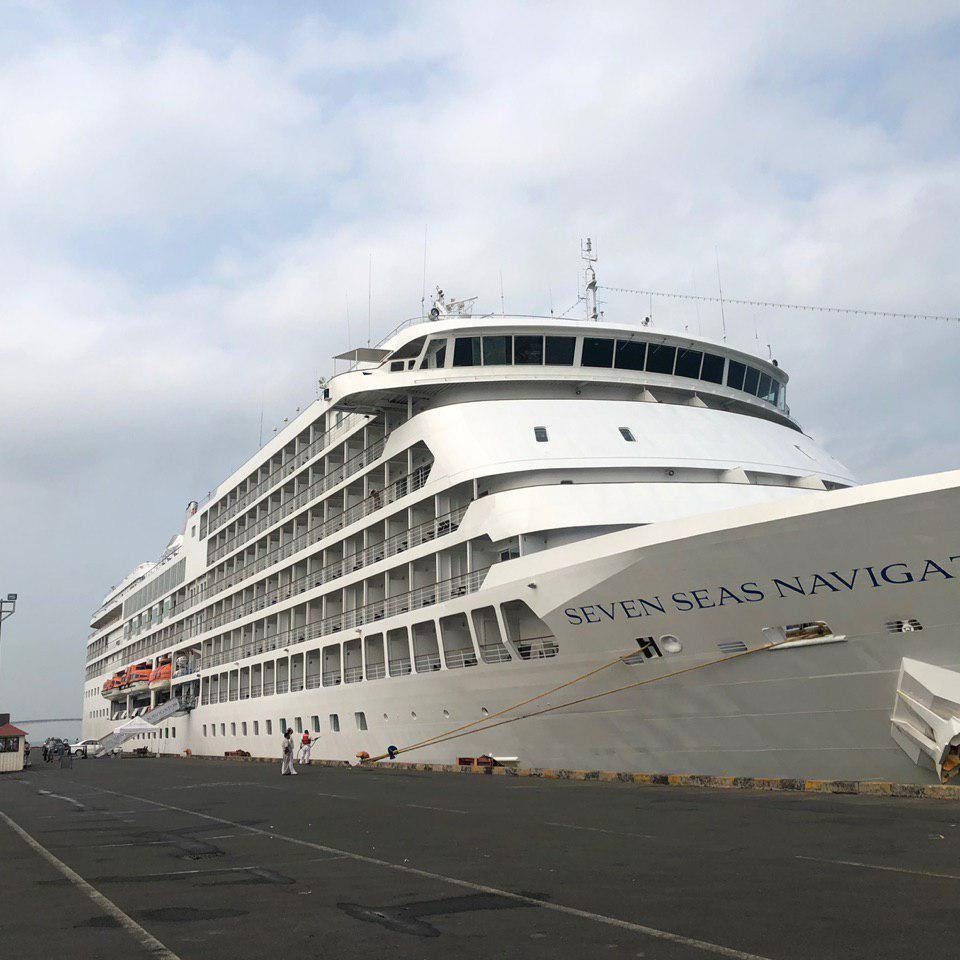នាវាទេសចរណ៍ឈ្មោះ Seven Seas Navigator មកពីកំពង់ផែ Ho Chi Minh ប្រទេសវៀតណាម
