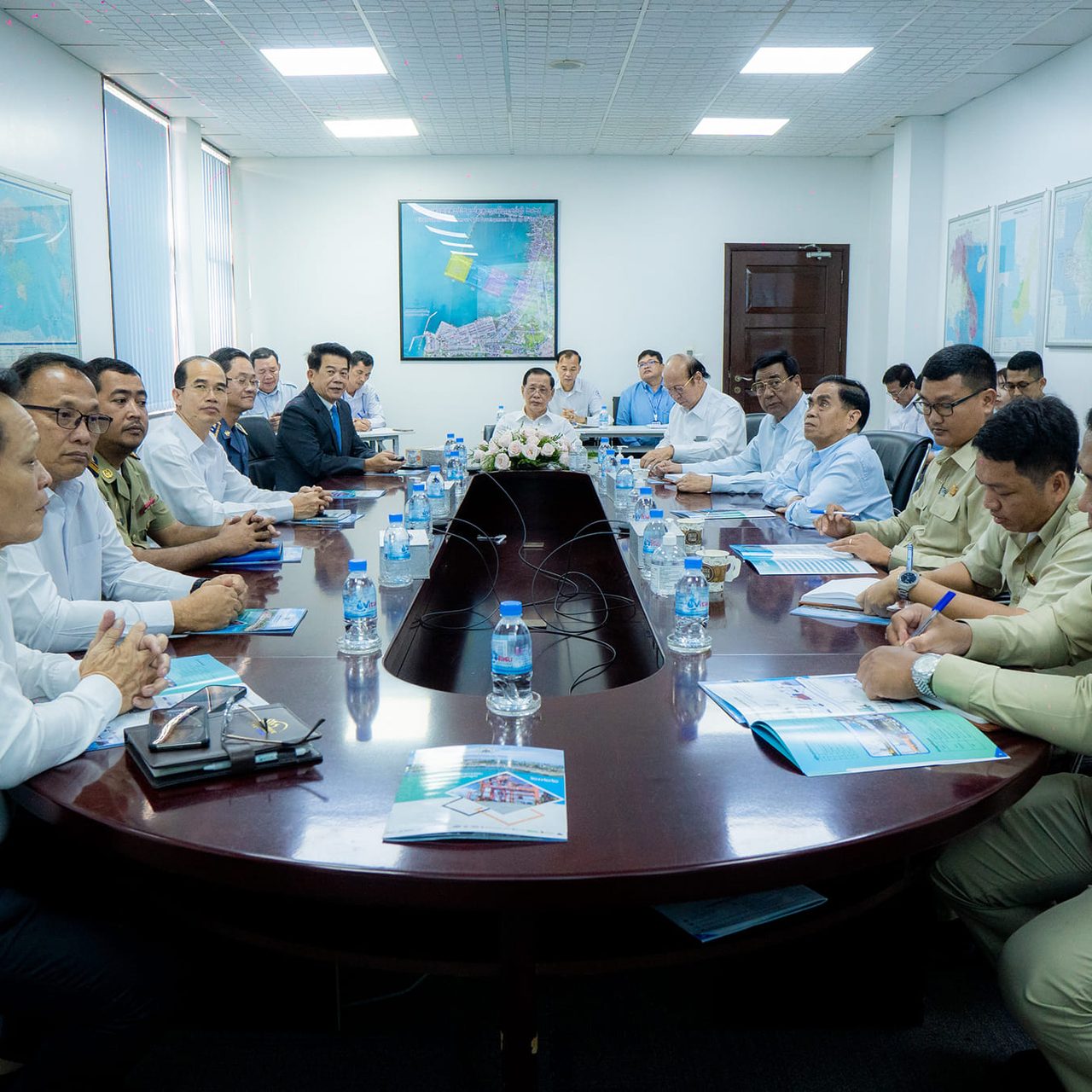 warmly welcomed the official visit by the delegation of the 4th Committees in charges of Interior Affairs, National Defense, Parliamentary-Senate Communication