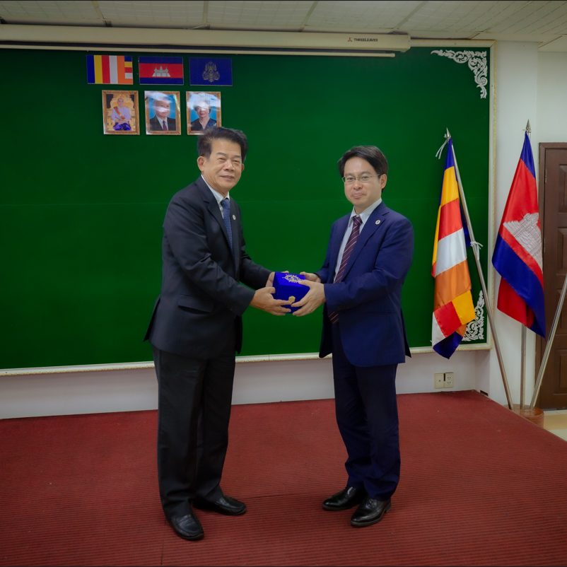 held a discussion meeting with Customs and Logistics Committee of Japanese Business Association of Cambodia (JBAC) led by TABEI Hideaki