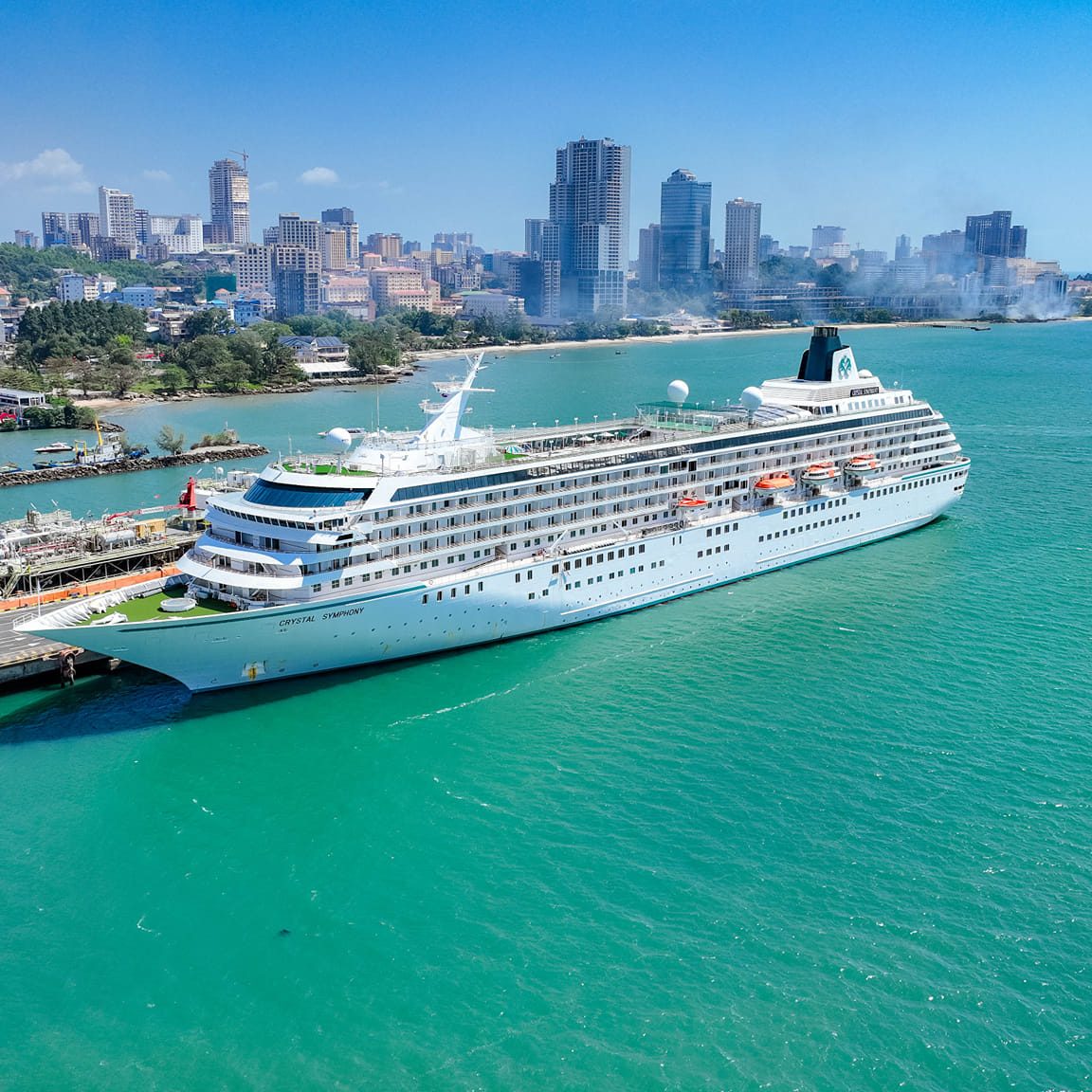 CRYSTAL SYMPHONY cruise ship with nationality of Bahamas, length of 238.01 meters and width of 30.20 meters, docked safely