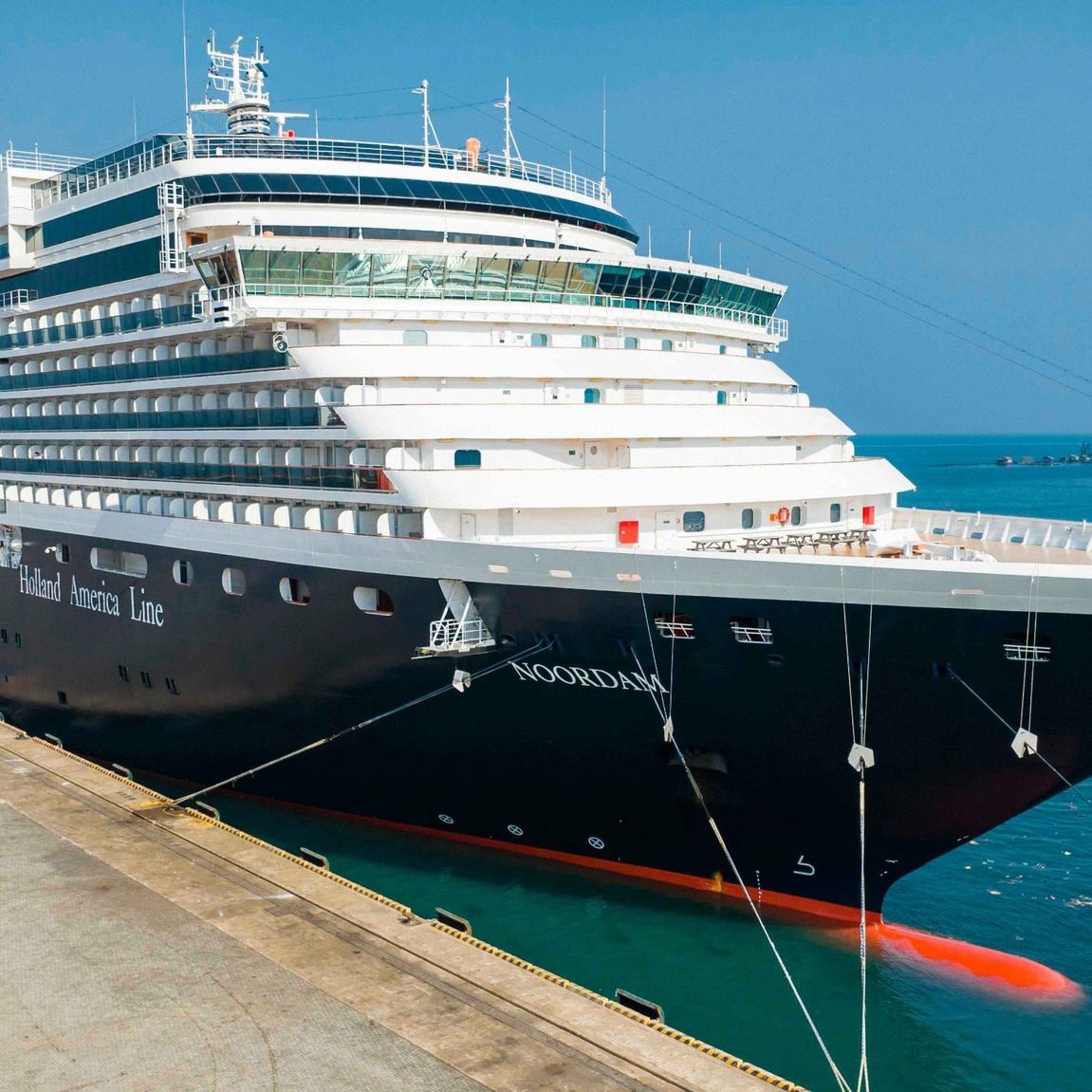 នាវាទេសចរណ៍ឈ្មោះ NOORDAM សញ្ជាតិ NETHERLAND បានចូលចតនៅ កសស