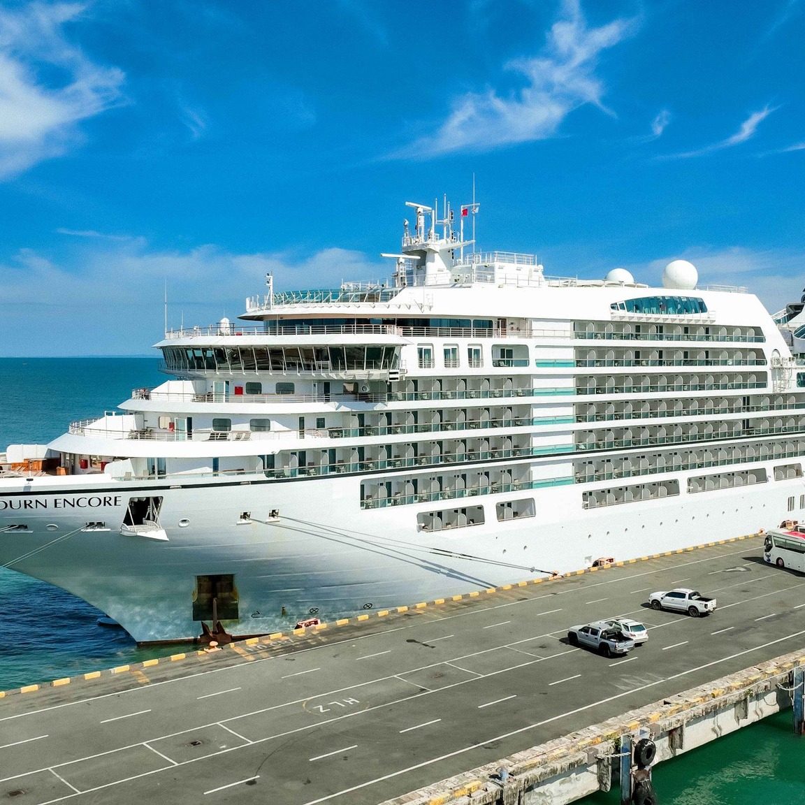 SEABOURN ENCORE cruise ship with nationality of BAHAMAS
