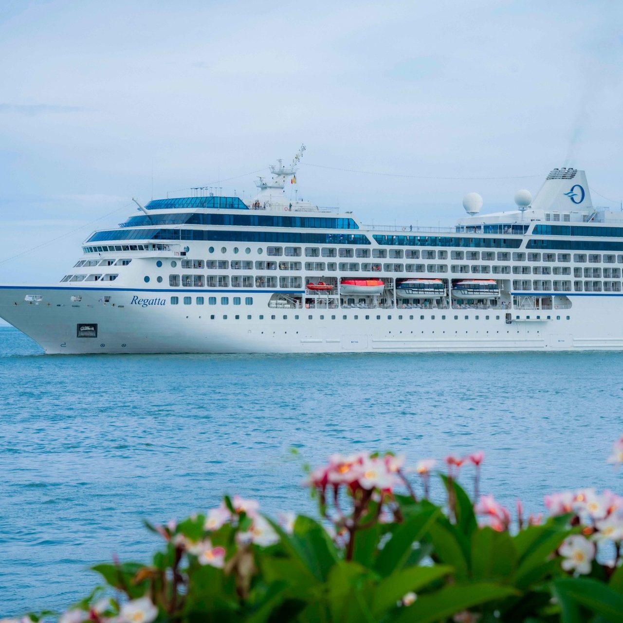 OCEANIA REGATTA cruise ship with nationality of MARSHALL ISLAND