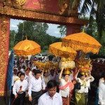 ឯកឧត្តម លូ គឹមឈន់ និងលោកជំទាវ ជ្រា ពៅ បានដង្ហែអង្គកឋិនទានសាមគ្គី ទៅកាន់វត្តឥន្ទញ្ញាណ