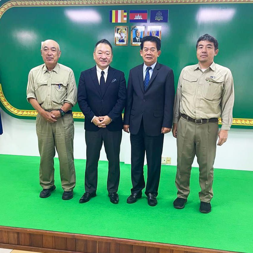 Warmly greeting a courtesy call and the heartfelt congratulation on the Inauguration Ceremony