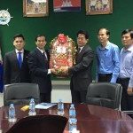 ឯកឧត្ដមអគ្គកុងស៊ុលប្រចាំខេត្តព្រះសីហនុ និងឯកឧត្ដម លូ គឹមឈន់ បានជូនពរគ្នាក្នងឱកាសបុណ្យចូលឆ្នាំថ្មីប្រពៃណីជាតិខ្មែរ