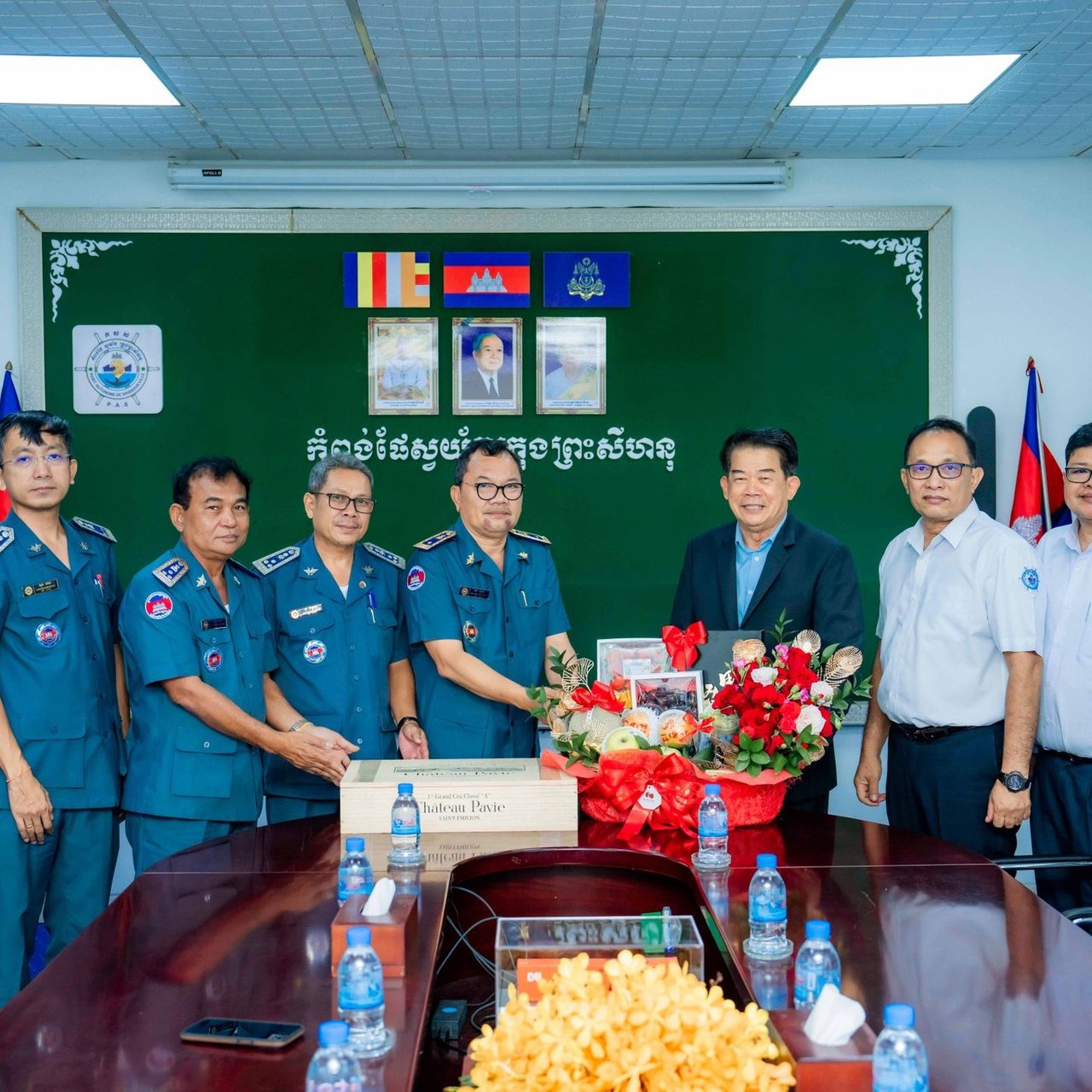 ការអញ្ជើញសម្តែងការគួរសម និងជូនពរក្នុងឱកាសចូលឆ្នាំថ្មីប្រពៃណីប្រជាជនចិន-វៀតណាម ពីសំណា់ក់ លោក នង សុខុម ប្រធានសាខាគយ
