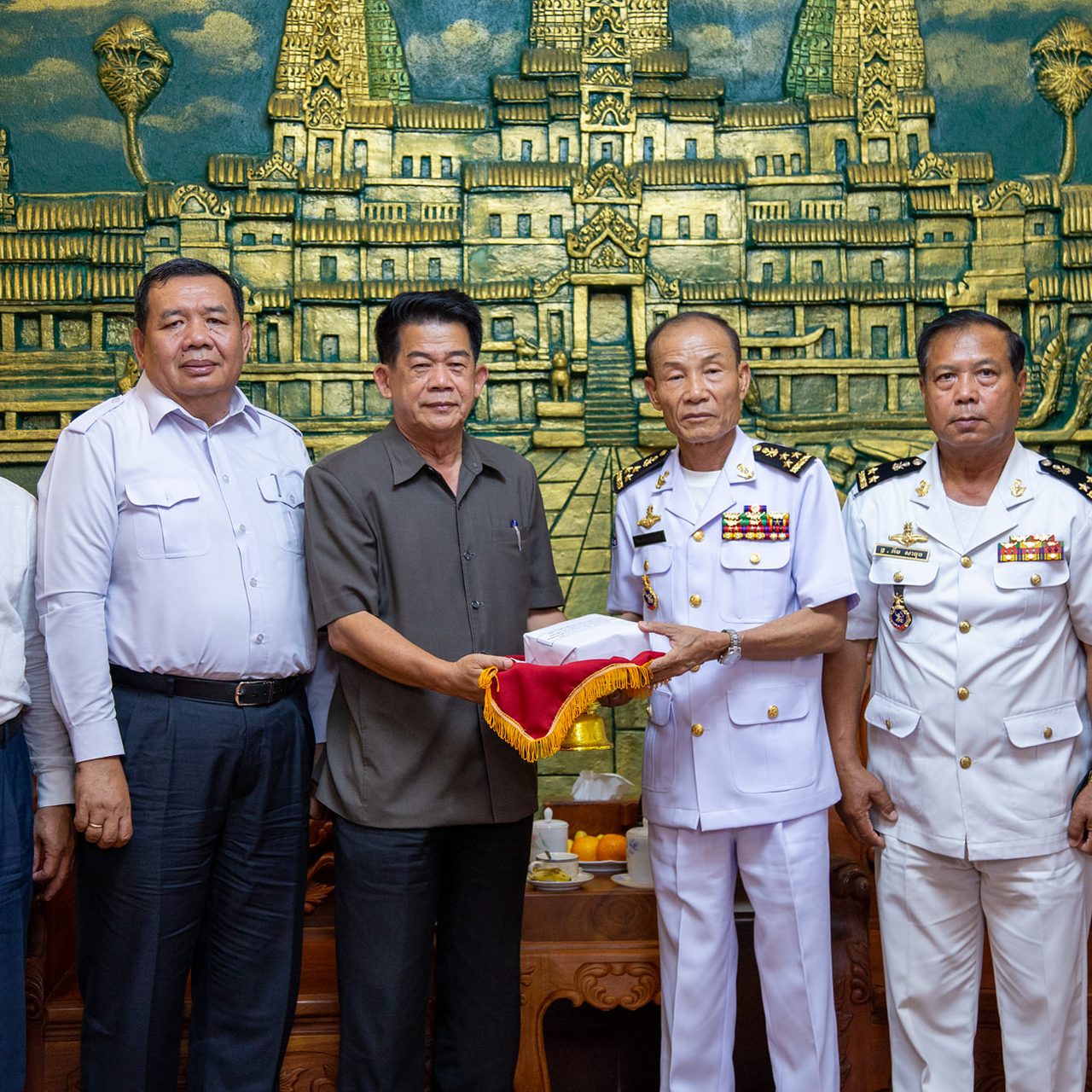 Participate in the reminiscence ceremony and best wishes to all captains, chief officers and crews at Ream Navy Base on the occasion of upcoming Khmer Traditional New Year