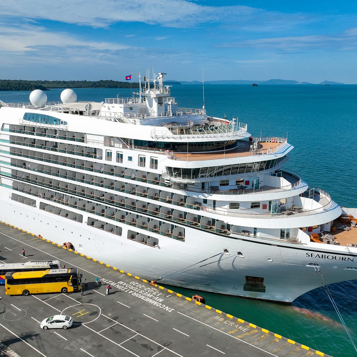 SEABOURN ENCORE cruise ship with BAHAMAS nationality, length of 210.5 meters, width of 28 meters, and depth of -6 meters, docked safely at PAS