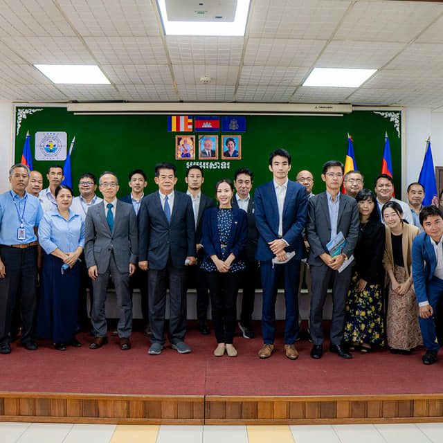 ការទទួលស្វាគមន៍ដំណើរទស្សនកិច្ចរបស់អង្គការពាណិជ្ជកម្មក្រៅប្រទេសជប៉ុន (JETRO) មកកាន់ កសស និងតំបន់សេដ្ឋកិច្ចពិសេសកំពង់ផែក្រុងព្រះសីហនុ ក្នុងគោលបំណងស្វែងរកបរិយាកាសការវិនិយោគថ្មីៗ នៅប្រទេសកម្ពុជា