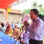 ឯកឧត្តម លូ គឹមឈន់ ប្រធានក្រុមការងារថ្នាក់ជាតិចុះជួយស្រុកព្រៃនប់ បានចូលរួមជាអធិបតីក្នុងការសំណេះសំណាលជាមួយបងប្អូនខ្មែរឥស្លាម