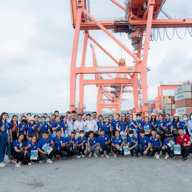Welcoming the visiting of Chea Sim Kamchay Mear University students led by Mr. Phuong Pheap, Dean of the Faculty of Management and a total of 97 students (68 females)
