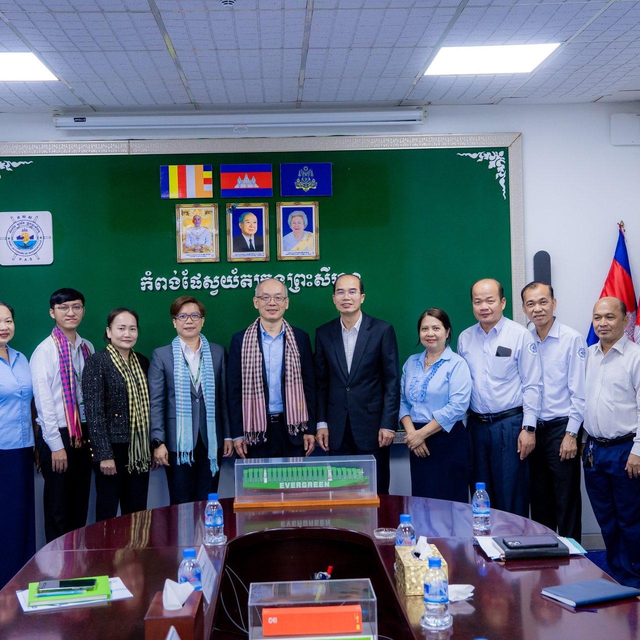 A courtesy visit of and held a discussion meeting with Mr. Stephen Pan, Managing Director of Evergreen Shipping Services (Cambodia) Co., Ltd