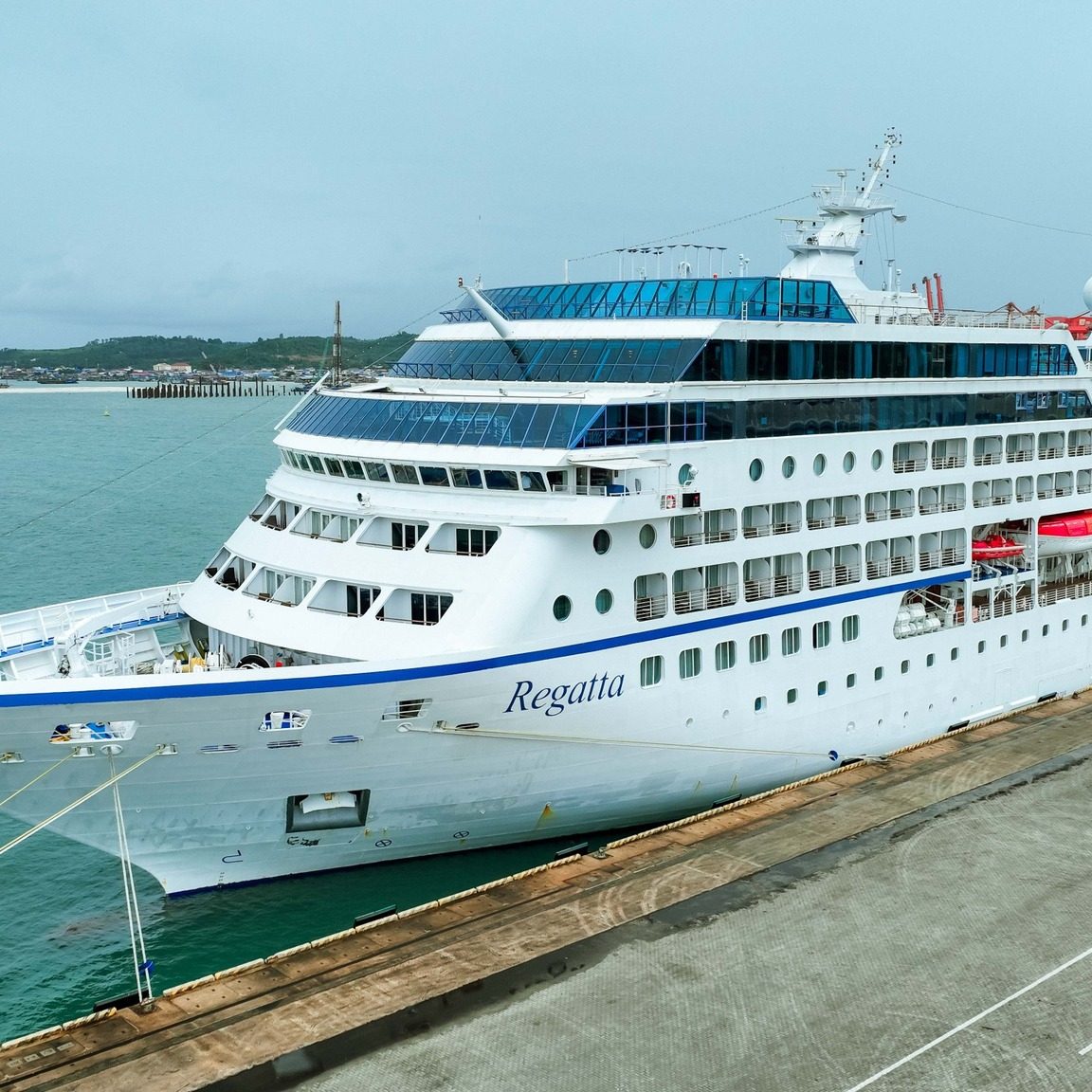 REGATTA cruise ship with nationality of MARSHALL ISLAND