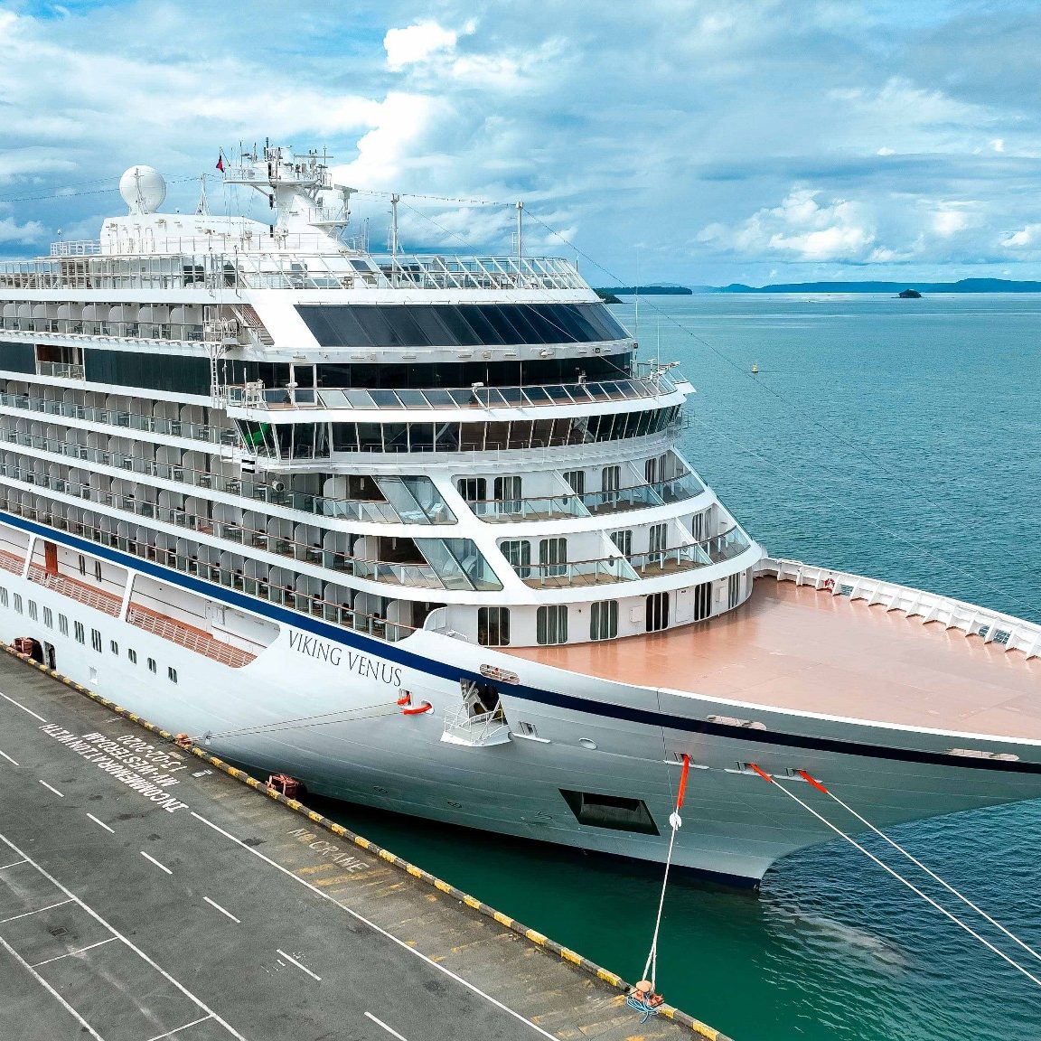 VIKING VENUS cruise ship with nationality of NORWAY