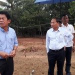 សកម្មភាពចុះត្រួតពិនិត្យដំបូលសាលារៀនស្រុកព្រៃនប់ដែលត្រូវបានខ្យល់កន្ត្រាក់ប៉ើងដំបូល