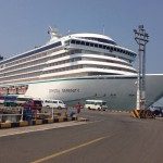 នាវាទេសចរណ៍ឈ្មោះ Crystal Serenity បានចូលចតនៅកំពង់ផែស្វយ័តក្រុងព្រះសីហនុ