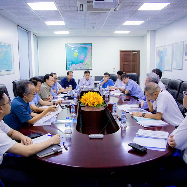 Discussed on the current trend of the increase of Container Throughput at PAS and the Management and Operation Strategy