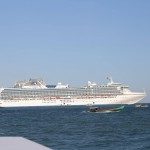 នាវាទេសចរណ៍ឈ្មោះ Sapphire Princess ដែលជានាវាទី ២៨ ចូលចតនៅកំពង់ផែស្វយ័តក្រុងព្រះសីហនុ
