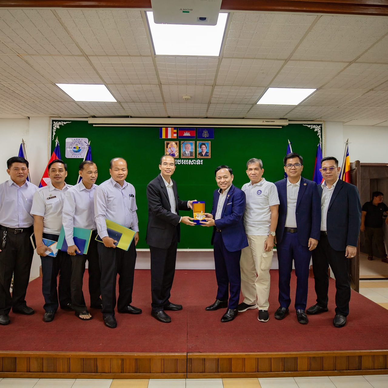 Welcomed a visit of Cambodia Logisitcs Associaton, led by Mr. Oknha. Sin Chanthy, President of Cambodia Logisitcs Association, and discussed about a number of challenges within the PAS`s jurisdiction