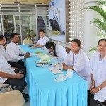 ក្រុមគ្រូពេទ្យ នៃមន្ទីរពេទ្យបង្អែក ខេត្តព្រះសីហនុ បានចុះមកកំពង់ផែស្វយ័តក្រុងព្រះសីហនុ