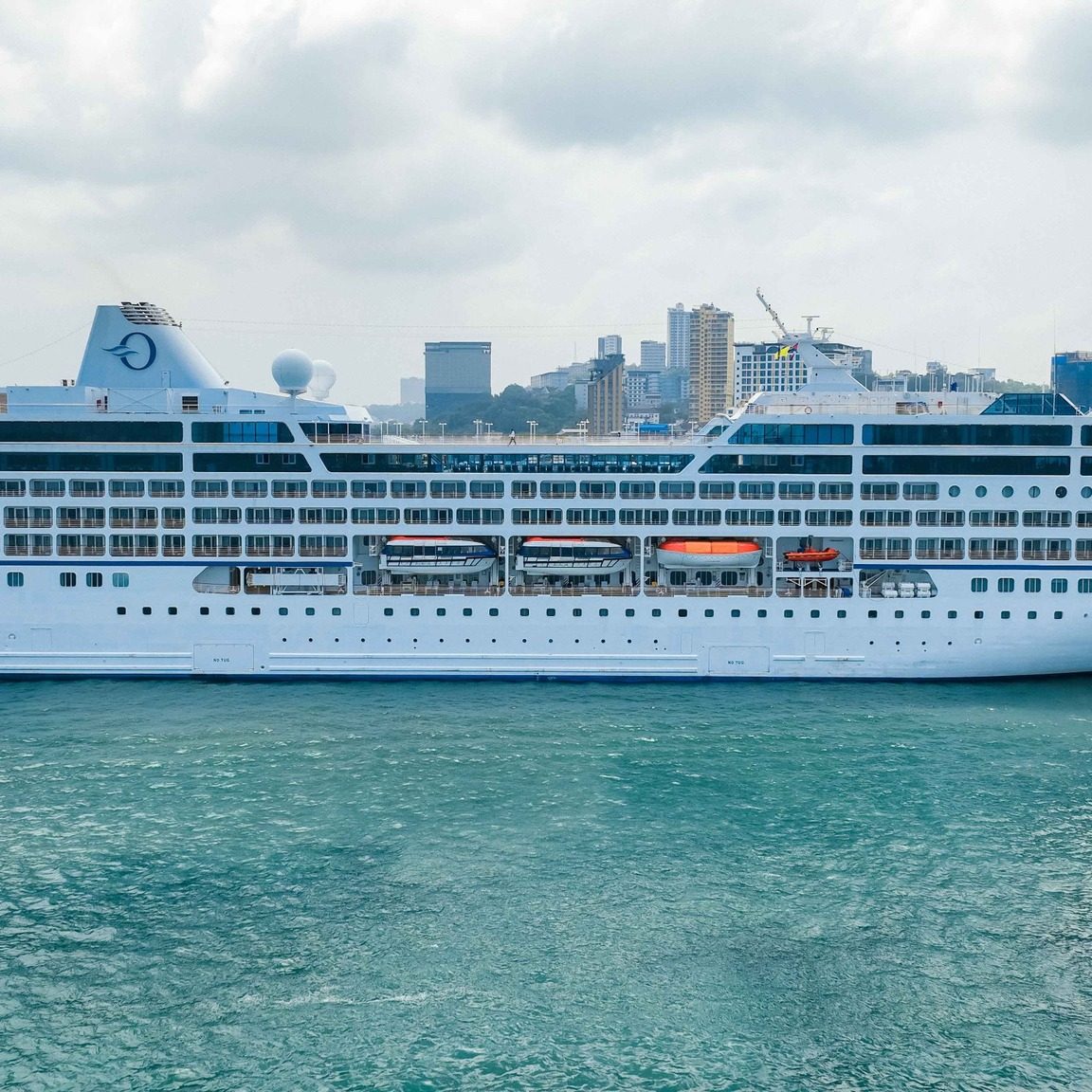 VIKING VENUS cruise ship with nationality of NORWAY