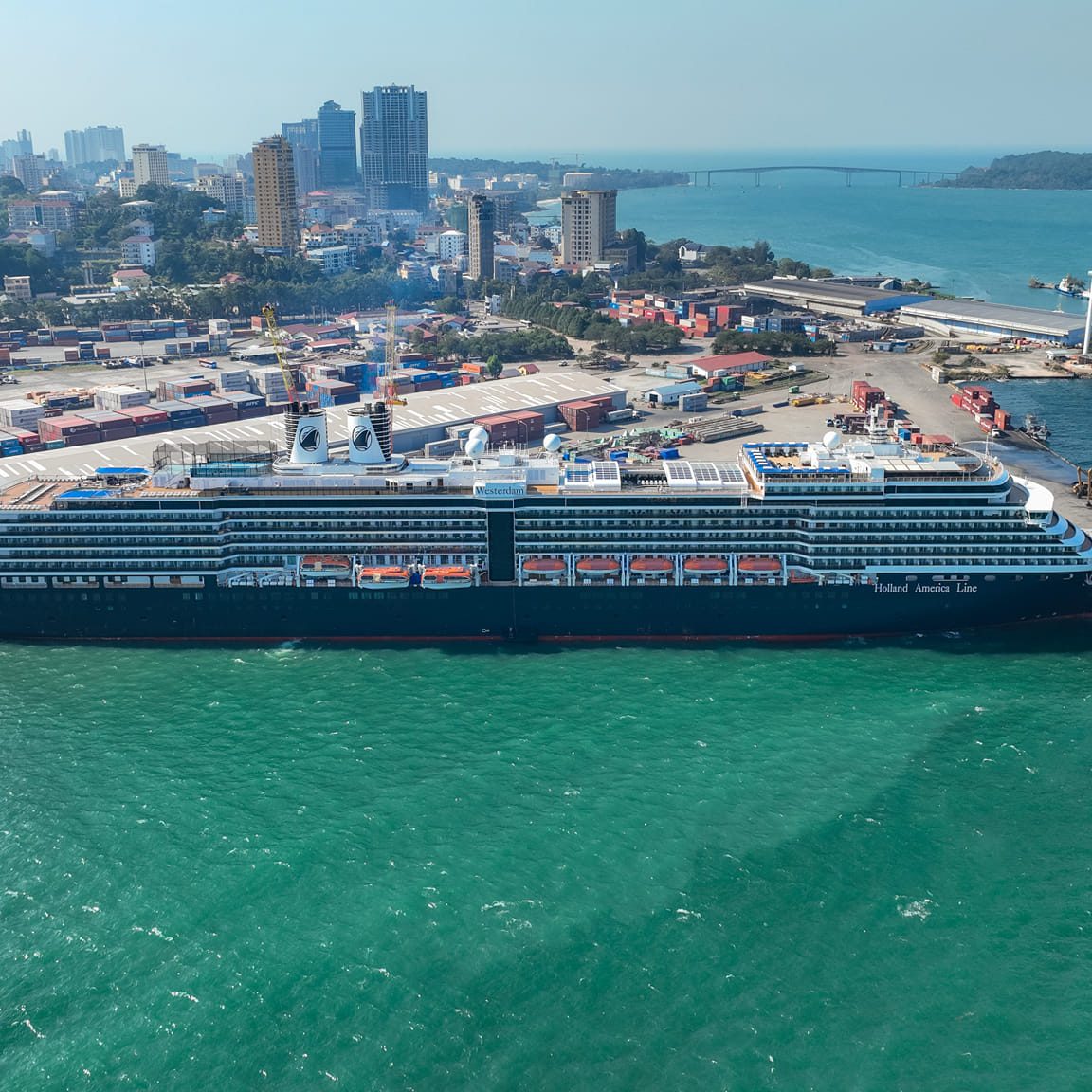 WESTERDAM cruise ship with NETHERLAND nationality, length of 285.22 meters, width of 32.25 meters