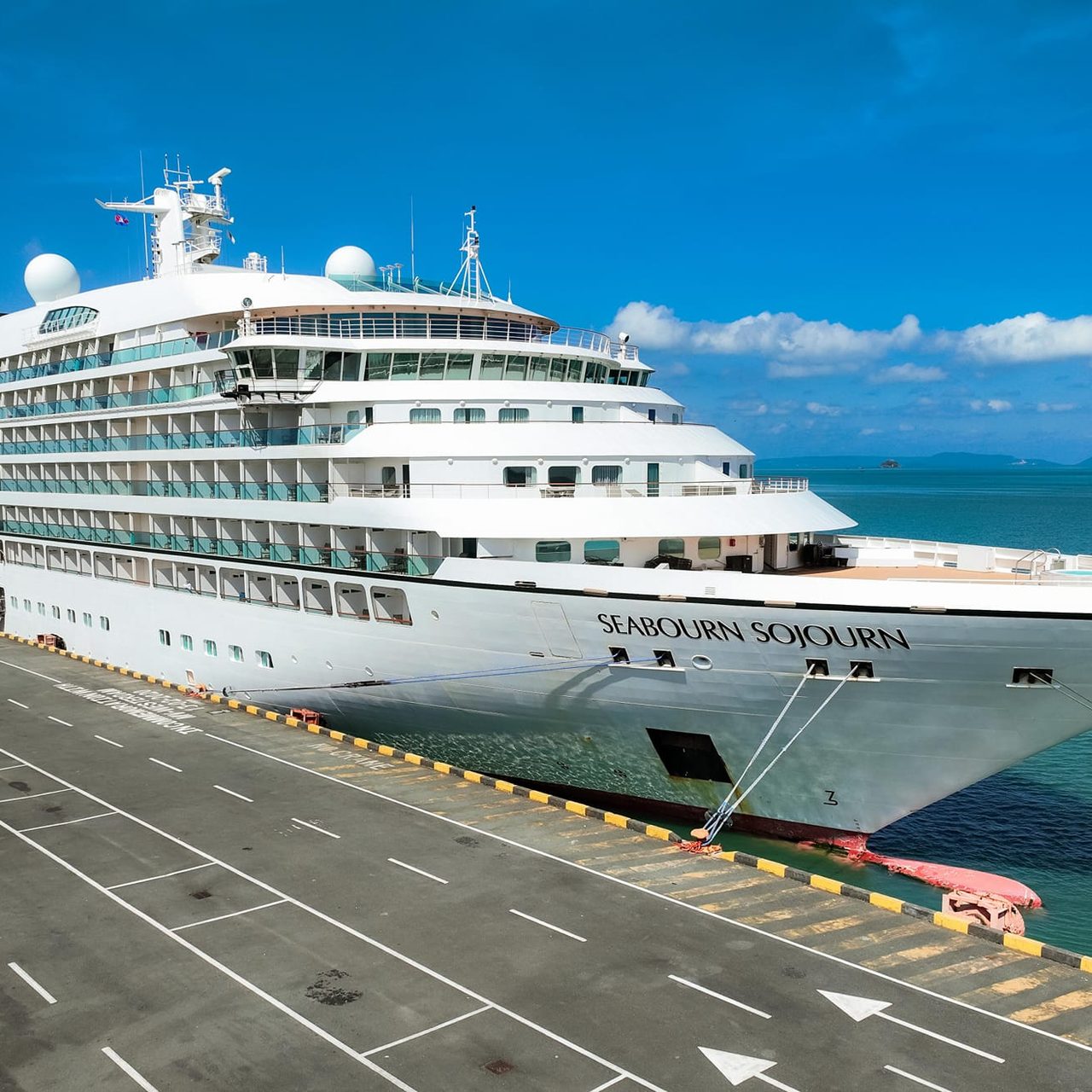 SEABOURN SOJOURN cruise ship with nationality of BAHAMAS, length of 198.20 meters, width of 26 meters, and depth of 6.70 meters